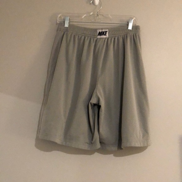 Men’s Nike shorts - Picture 2 of 2